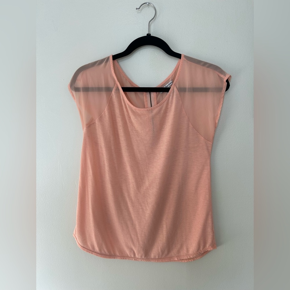AMERICAN EAGLE OUTFITTERS | Peachy Orange Blouse w/back zipper & satin sleeves